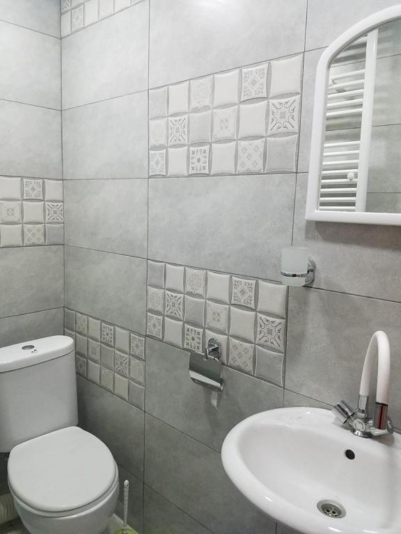 Nona's Guest House room 6